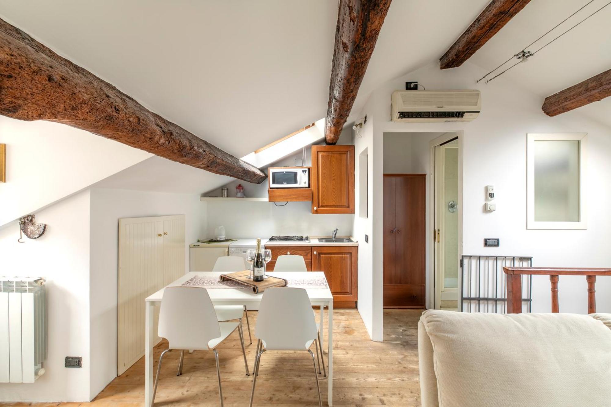 Nice Lovely Attic For 4 Person With Wifi - A/C Wenecja Zewnętrze zdjęcie